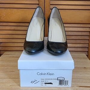 EUC Calvin Klein Whinnie Green Lizard Print Patent Leather Pumps Size 9